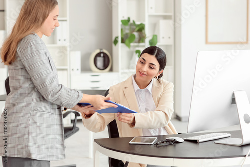 Pregnant businesswoman work...