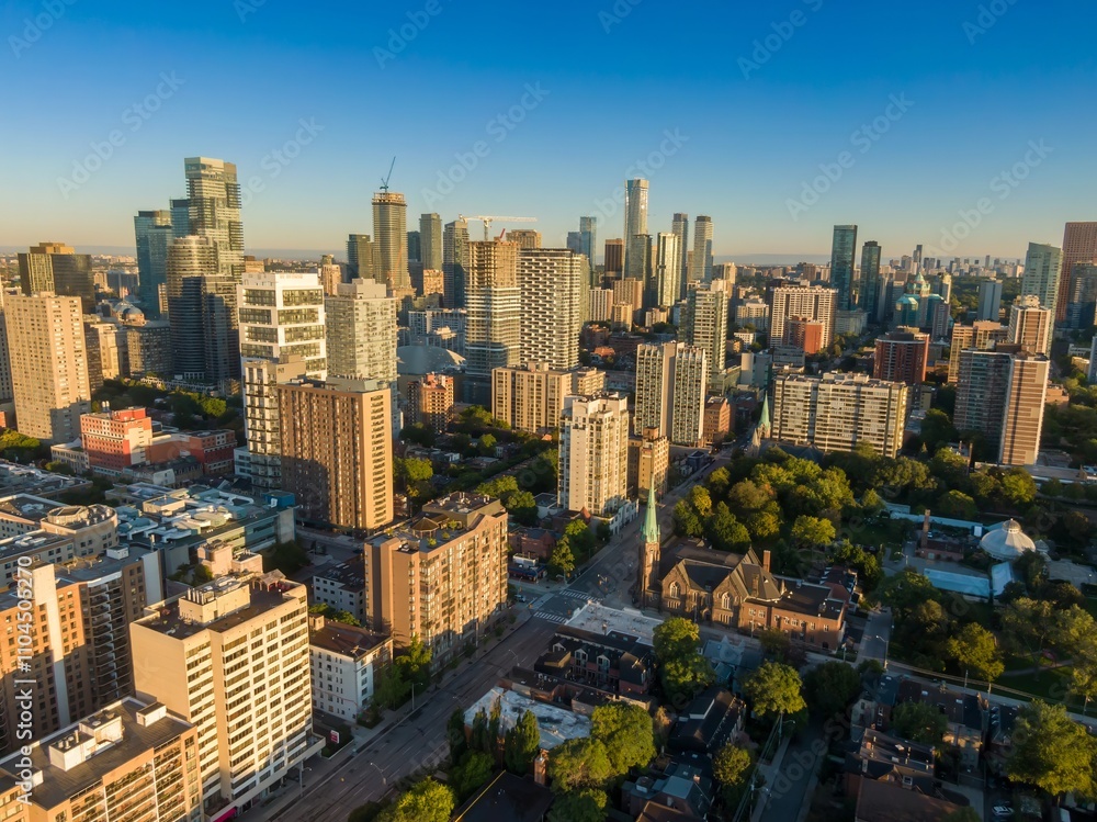 Fototapeta premium Toronto downtown city skyline at sunrise, Ontario, Canada.
