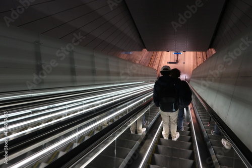 Obraz na płótnie escalator north-south metro line in amsterdam w salonie