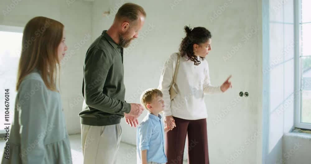 Buyers inspect and discuss the house with a realtor before buying Buyers inspect and discuss the house with a realtor before buying