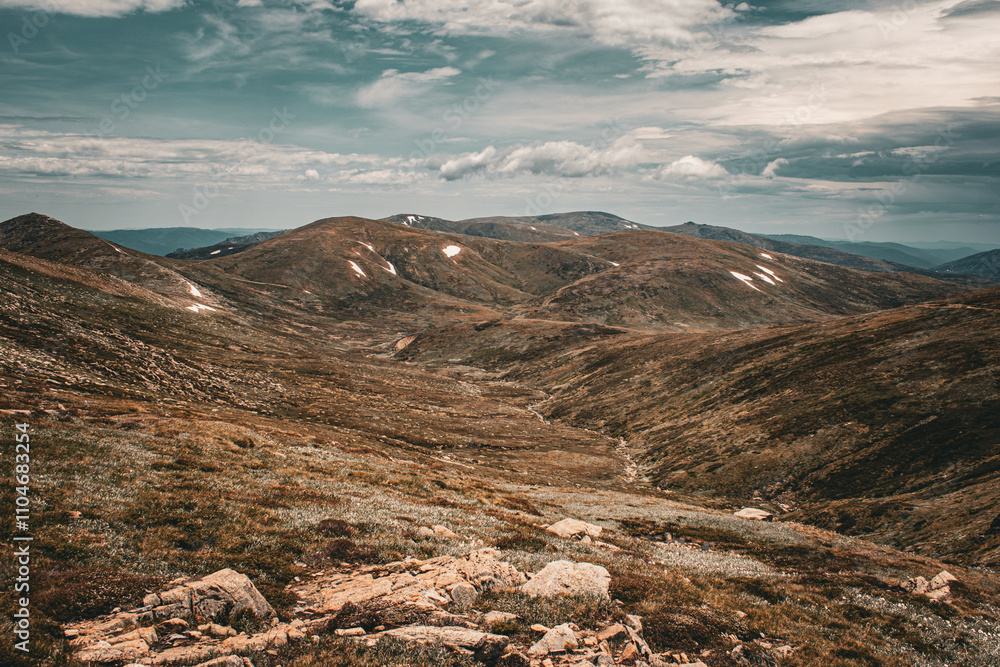 Obraz premium Australia, Mount Kosciuszko is located on the Main Range of the Snowy Mountains in Kosciuszko National Park, NSW. This peak with its height 2,228 metres is Australia's highest mountain.