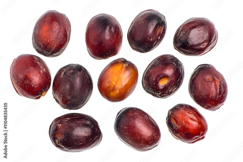 Obraz premium A collection of red and brown coffee beans arranged on a white background.