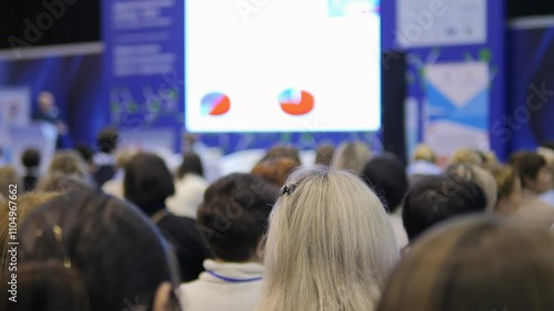 Wallpaper Mural The audience was engaged during the presentation using data visualization techniques Torontodigital.ca
