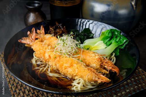 Obraz na płótnie Ebi ramen or deep fried shrimps with noodle w salonie