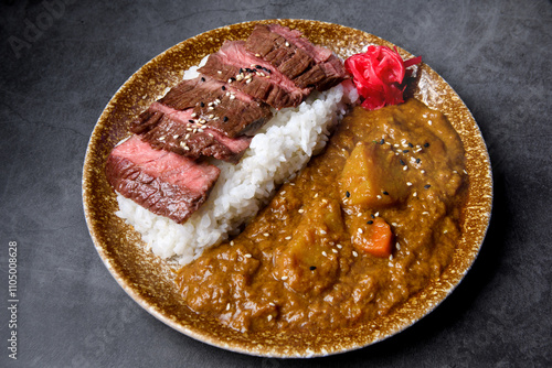 Obraz na płótnie Kare rice with beef grilled w salonie