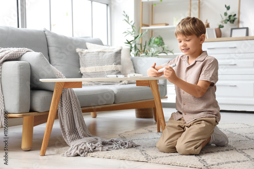 Little diabetic boy using l...