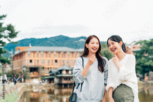 Obraz na płótnie 奈良旅行をする女性二人組