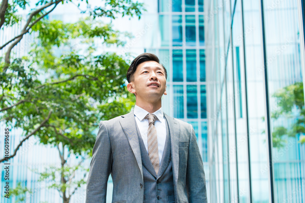 真剣な表情のビジネスマン