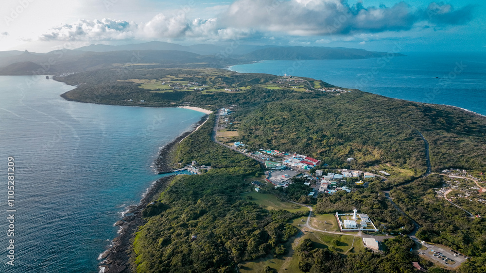 Obraz premium Aerial view of Eluanbi Lighthouse surrounded by lush greenery and coastlines in Taiwan