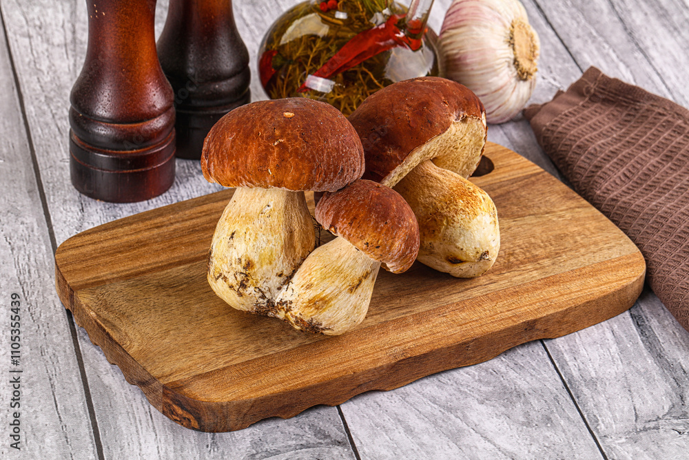 Raw natural wild porchini mushrooms Raw natural wild porchini mushrooms