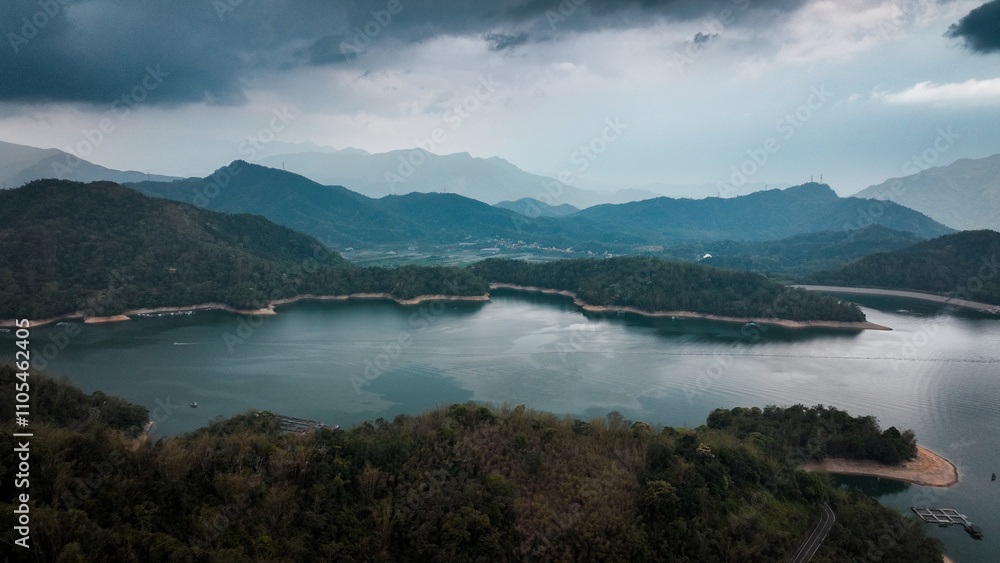 Naklejka premium Majestic view of Sun Moon Lake in Taiwan amidst dramatic clouds and serene waters