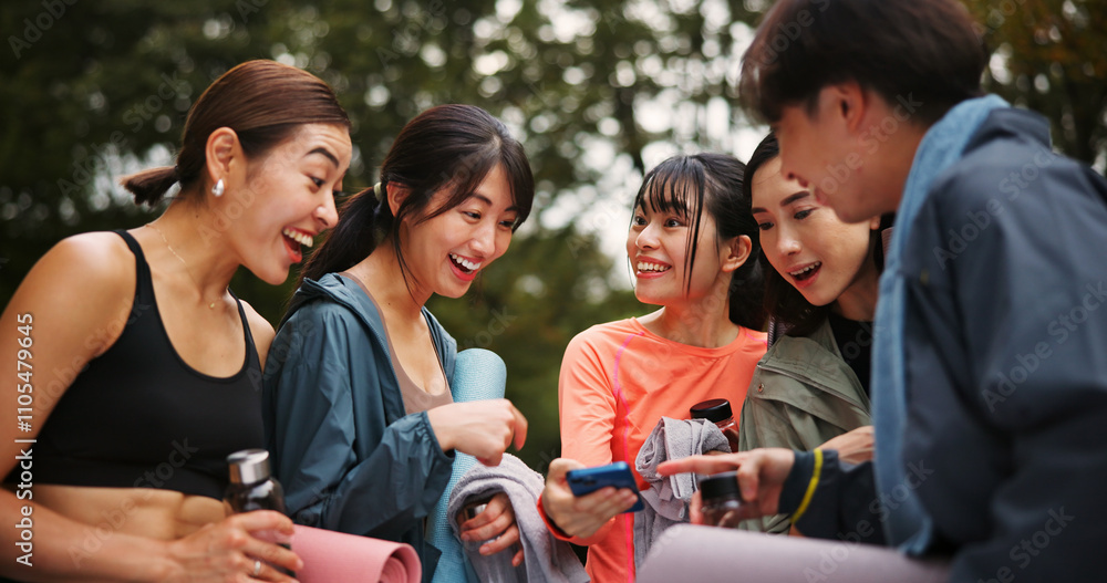 Obraz premium Yoga, surprise and people with smartphone, fitness and research for poses, guide or videos with instruction. Outdoor, joy and group with mobile for routine, shocked or social media with tips in Japan