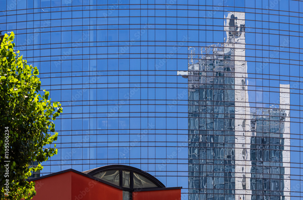 Obraz premium A Fractured View of the Urban Landscape