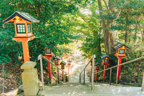 吉田神社（茨城県水戸市宮内町）赤い灯籠のある階段