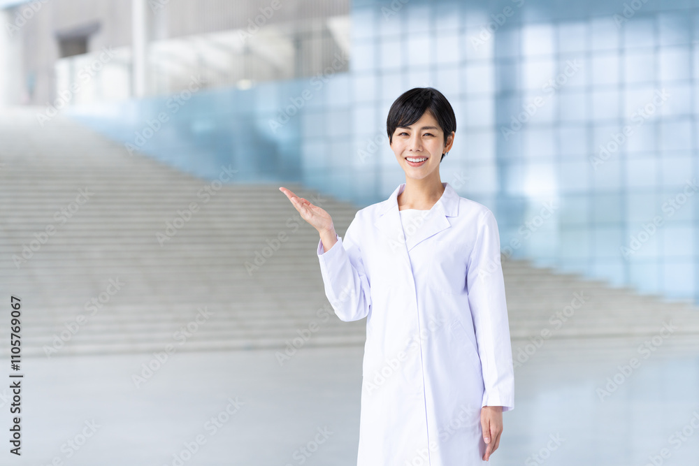 白衣の女性 白衣の女性