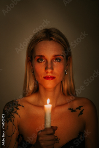 Valokuva Candlelit Portrait with Soft Lighting