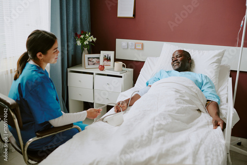 Foto Nurse tending to bedridden patient in hospital room, providing care and compassi