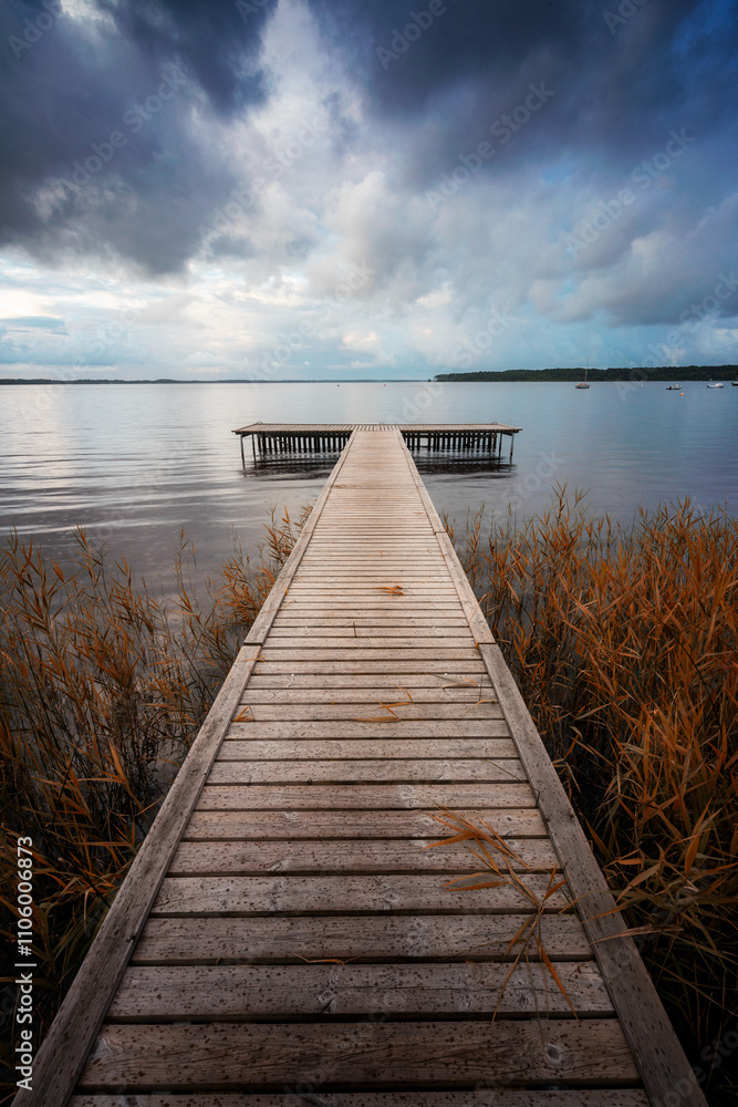 Obraz premium lever de soleil sur le port de Vayres