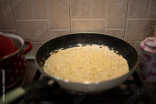 frying pan with chicken