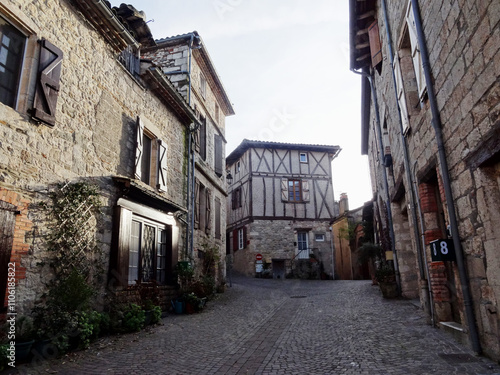 Village de Puycelsi dans le Tarn 