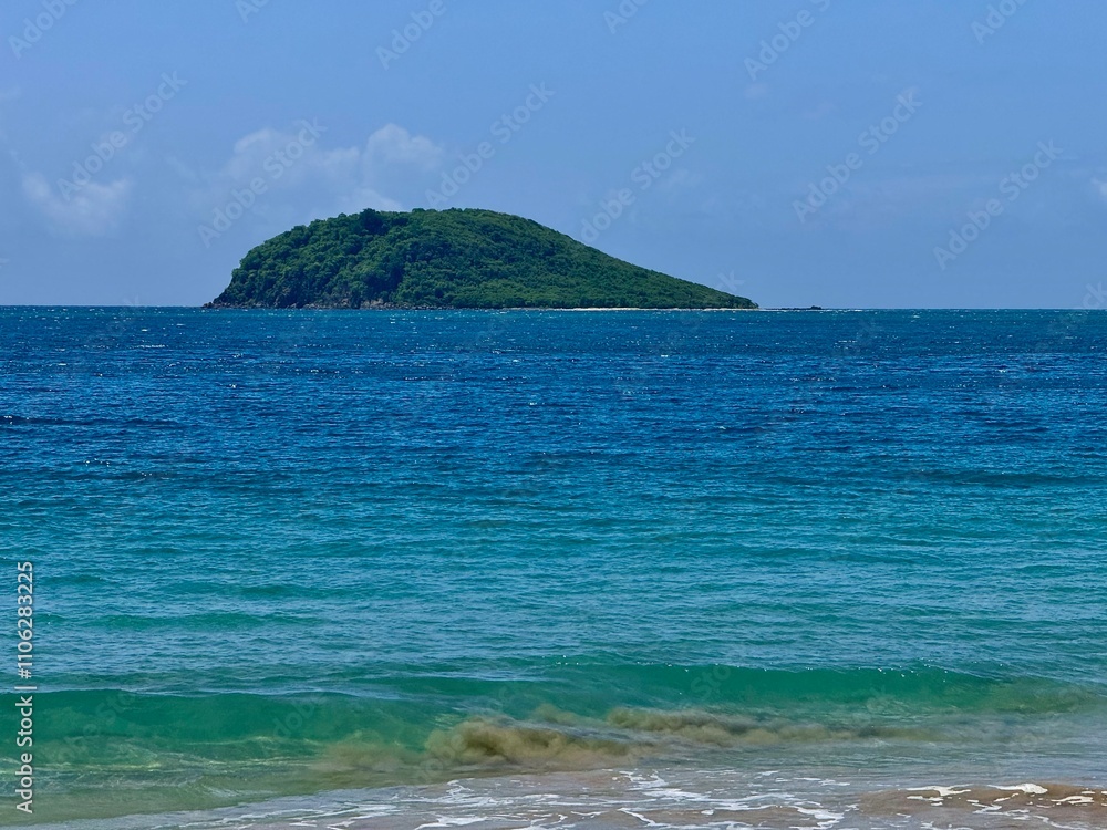 Fototapeta premium seascape of guadeloupe in the french west indies with view of the caribbean sea and a rocky islet 