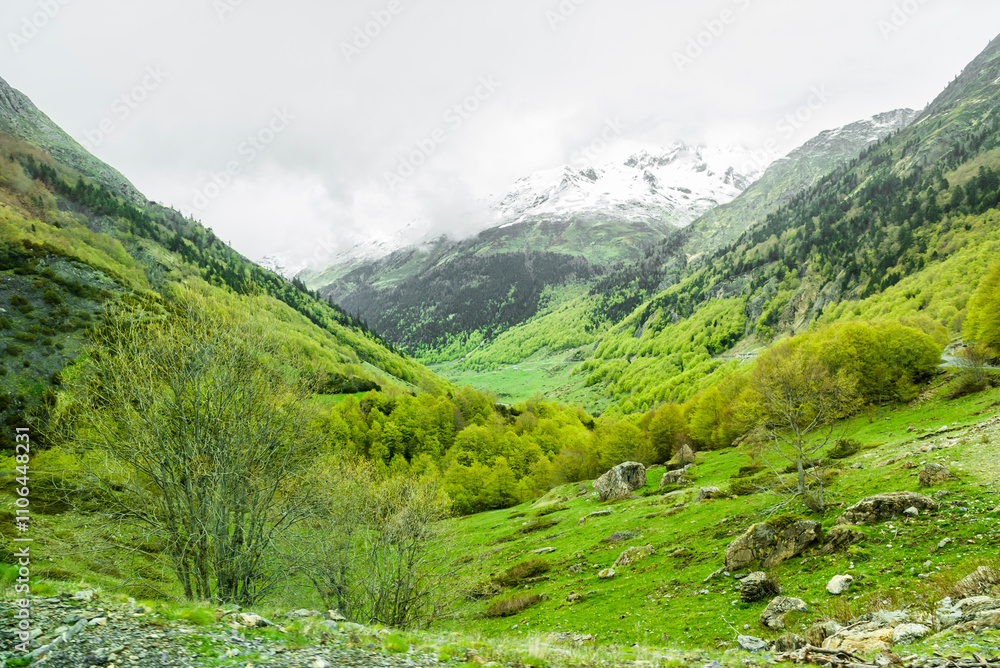 Fototapeta premium Crossing the Pyrenees through the Portalet pass at the beginning of November
