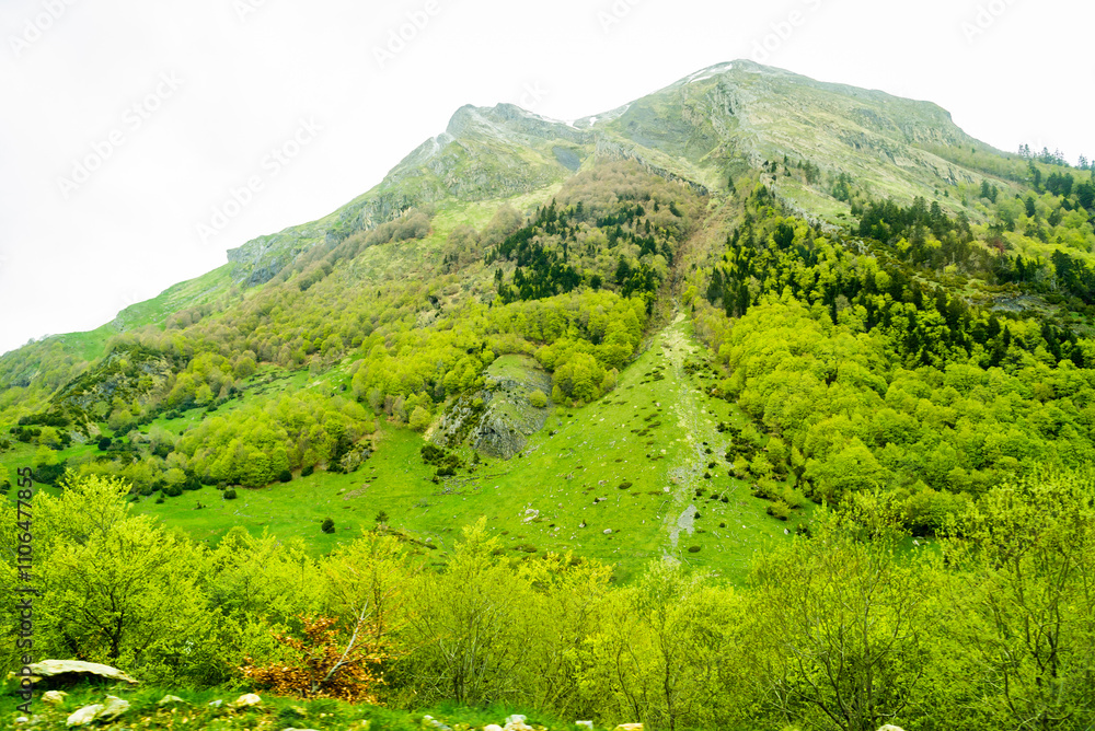 Obraz premium Crossing the Pyrenees through the Portalet pass at the beginning of November