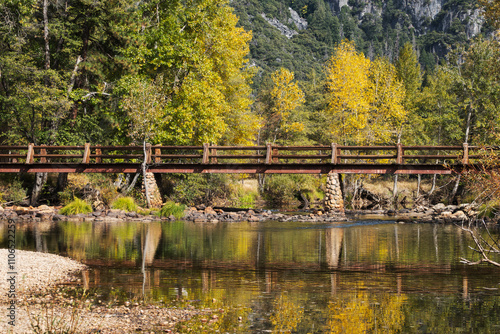 Yosemite Valley footbridge ...