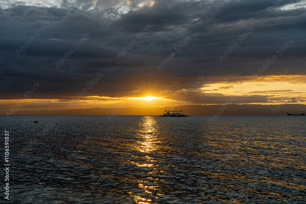 Obraz premium sunset over the sea