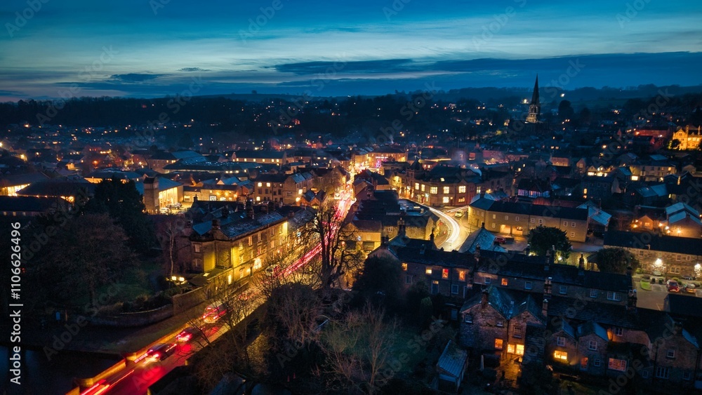 Obraz premium Charming town at dusk with vibrant streetlights.
