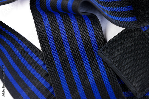 knee wraps training, blue clousep out