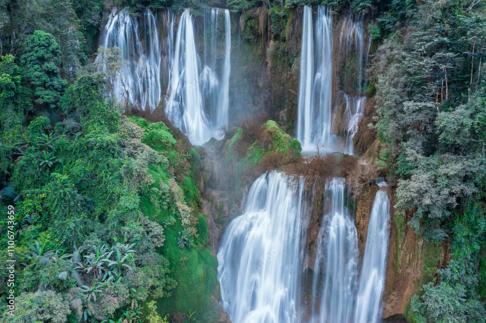 Thi Lo Su Waterfall is the large and beautiful in Umphang forest in Tak province. Thailand Thi Lo Su Waterfall is the large and beautiful in Umphang forest in Tak province. Thailand