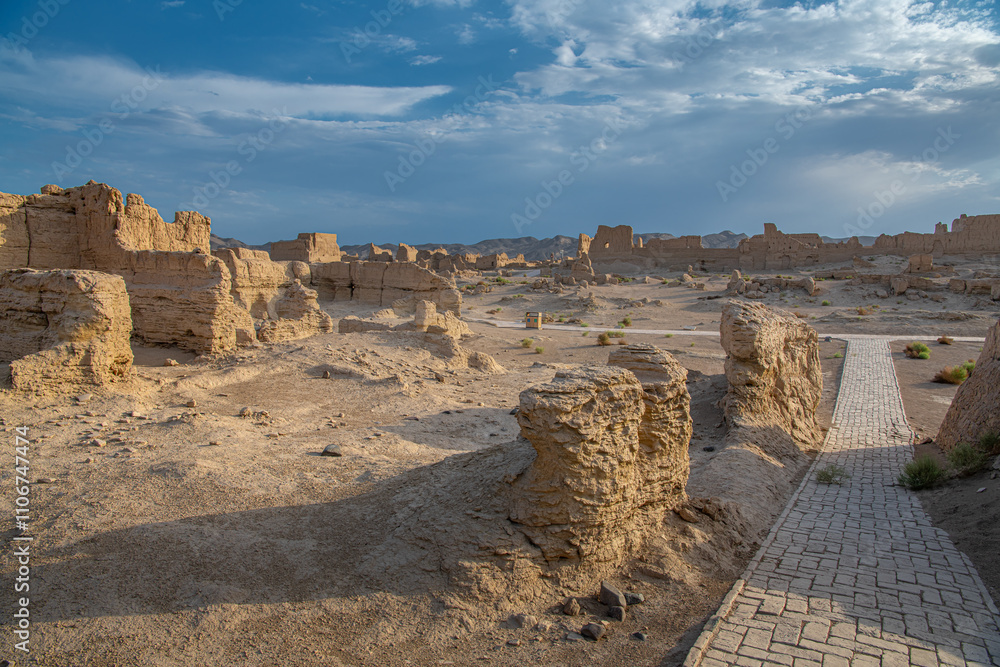 Φωτογραφία The pass way through the ancient walls of ruined city of Jiaohe, Silk road, China
