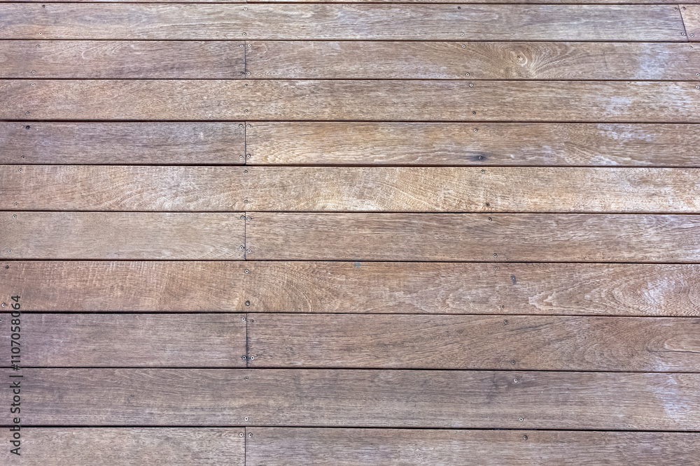 Terrasse extérieure en bois brut Terrasse extérieure en bois brut