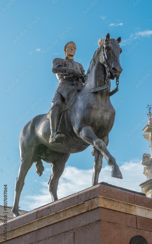 Obraz premium Estatua ecuestre de El Gran Capitán en la plaza Las Tendillas de Córdoba, España