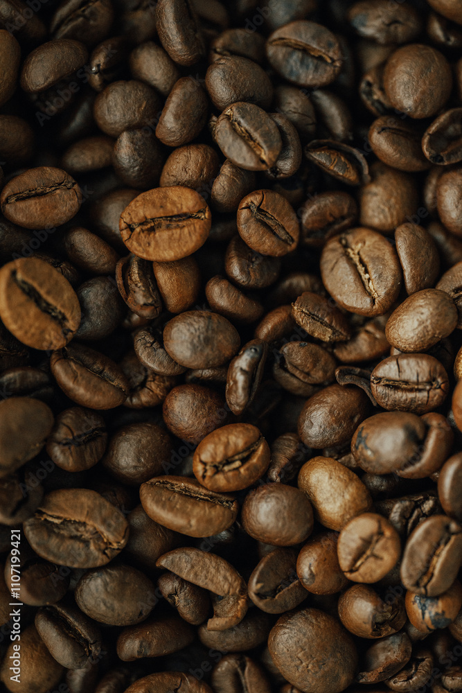 Fototapeta premium many coffee beans, selected focus, coffee close-up