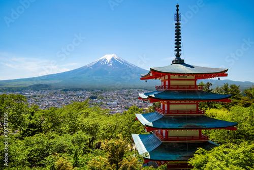Chureito pagoda with the mount Fuji, in Arakurayama Sengen Park, Japan