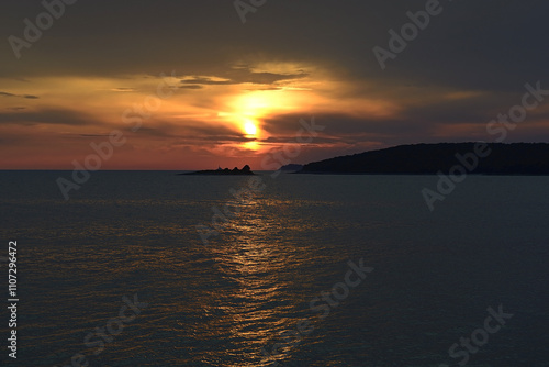 Obraz na płótnie Sunset on the Dalmatian coast with interesting clouds w salonie