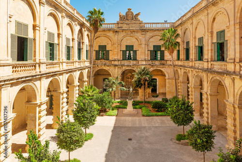 Fotografía Neptune Courtyard of the historic Grandmaster's Palace in downtown Valletta, Mal