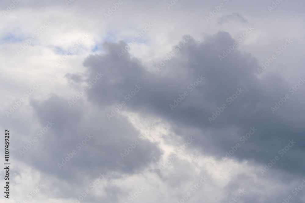 Obraz premium 秋雨の午後の曇り空08