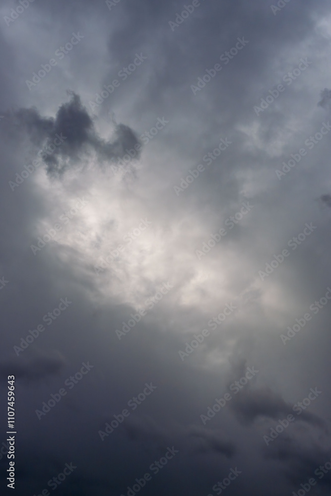 Fototapeta premium 秋雨の午後の曇り空09