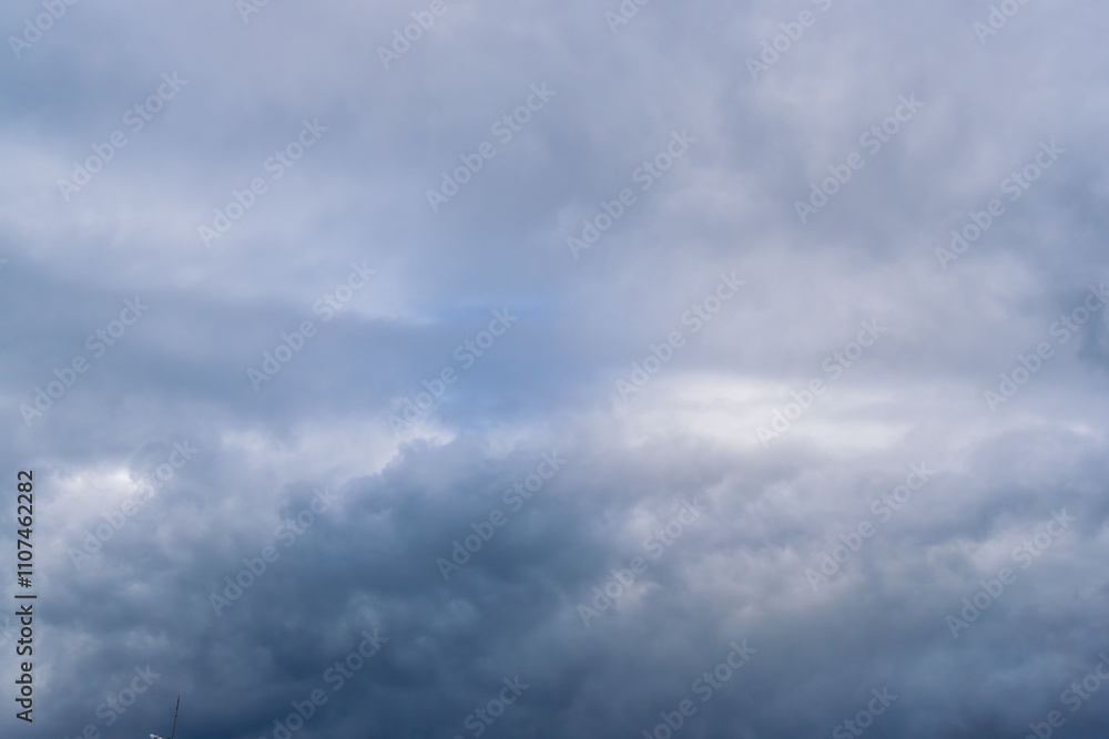 Fototapeta premium 秋雨の午後の曇り空19