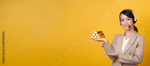 金の延べ棒を持っている20代のオペレーターのアジア人の女性。（Operator Asian woman in her 20s holding gold bars.）
 photo