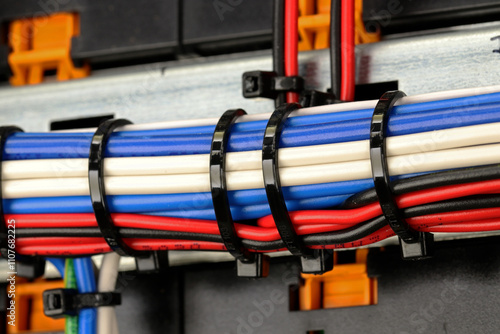 Fotografie Electrical insulated copper mounting wires tied with nylon ties.