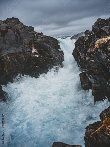 Obraz na płótnie Bruarfoss, la cascade aux eaux turquoise