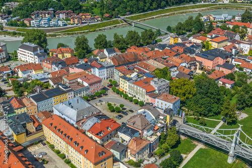 Blick auf die kleine Stadt Laufen an der Salzach an der Grenze zum Salzburger Land in Bayern