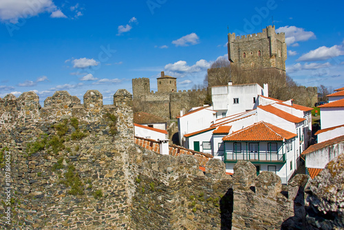 Uma vila rodeada de fortalezas. Uma  cidade rodeada por fortalezas e um castelo em Bragança, Portugal. photo