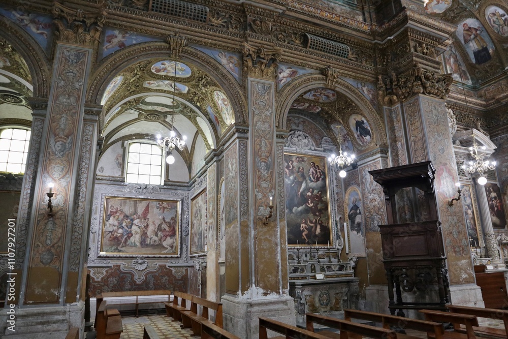 Salerno - Cappelle di sinistra nella Chiesa di San Giorgio