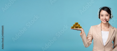 金の延べ棒を持っている20代のオペレーターのアジア人の女性。（Operator Asian woman in her 20s holding gold bars.）
 photo