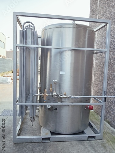 Obraz na płótnie small cryogenic tank for liquid nitrogen w salonie